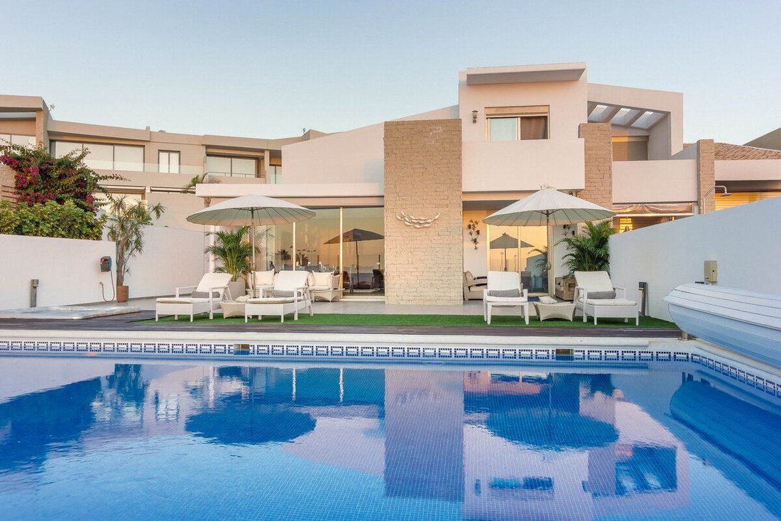 Villa in La Caleta, Adeje, Canary Islands 1 - 18350389