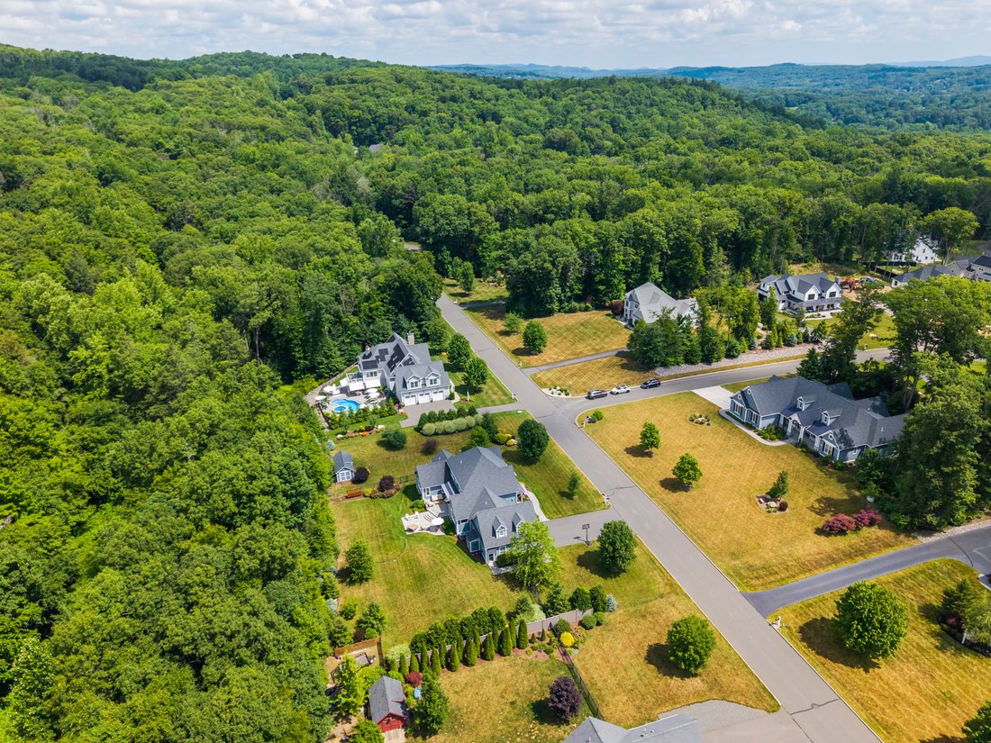 House in Burlington, Connecticut, United States 5 - 18350316