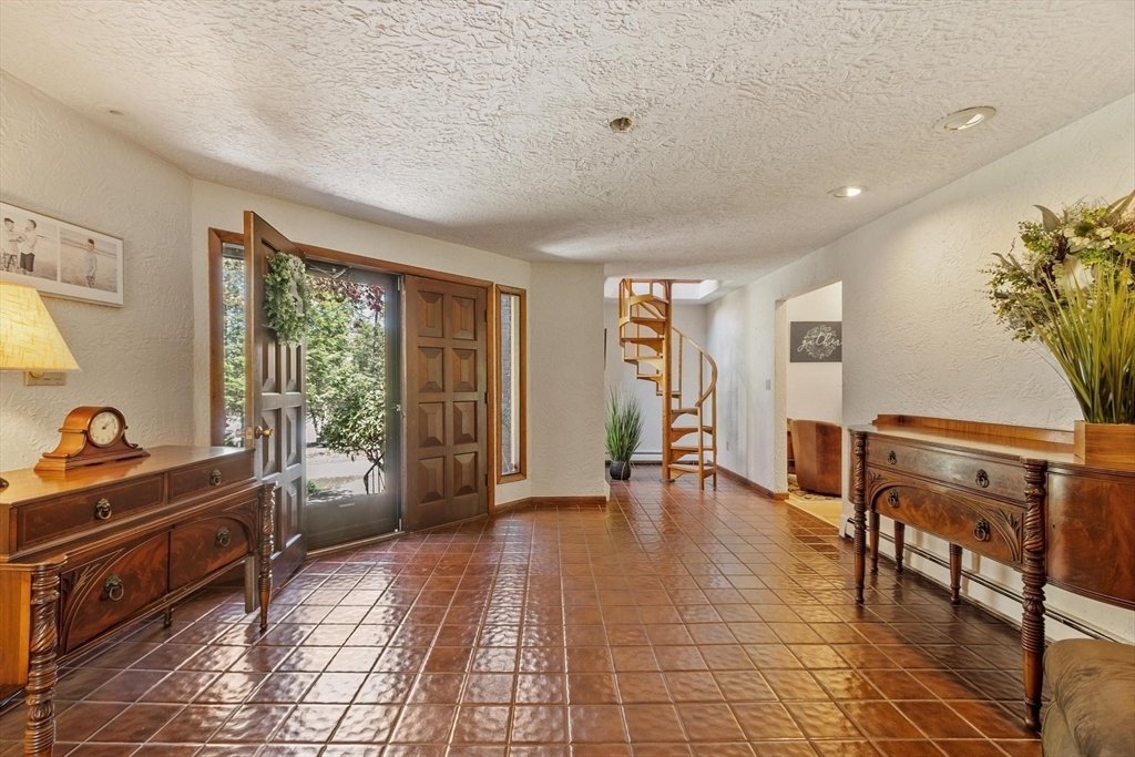 House in Reading, Massachusetts, United States 2 - 18080941
