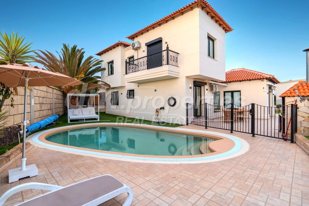 Villa in Arona, Canary Islands, Spain 1 - 18350373