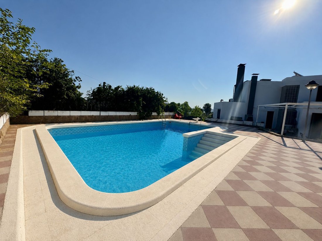 Chalet in Alcala de Guadaira, Andalusia, Spain 1 - 18350360