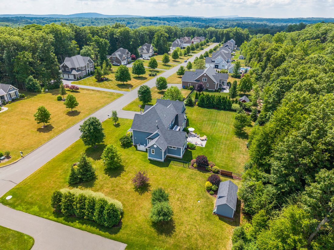 House in Burlington, Connecticut, United States 4 - 18350316