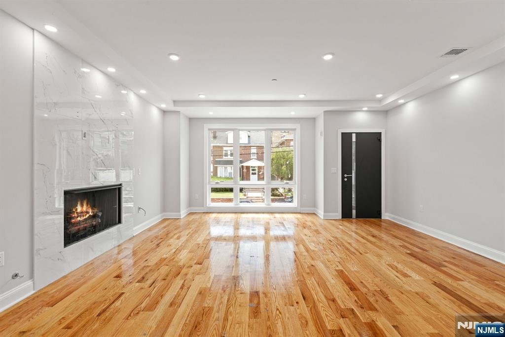 House in Cliffside Park, New Jersey, United States 4 - 18350343