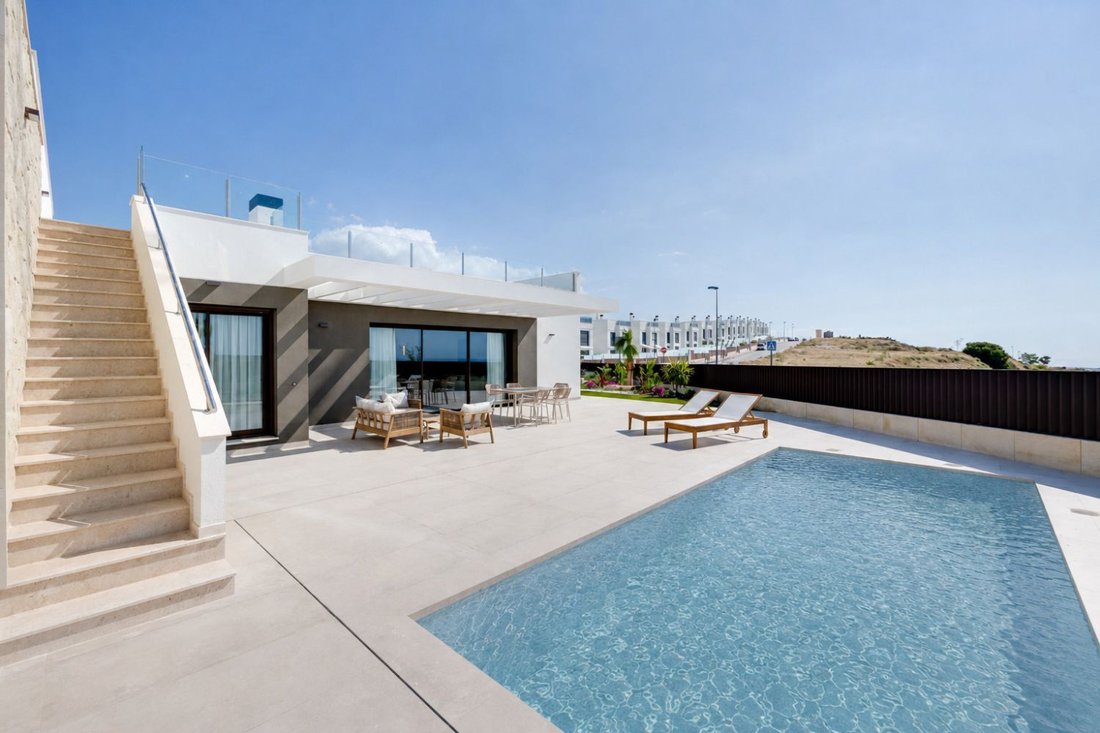 Chalet in Mutxamel, Valencian Community, Spain 1 - 18350357
