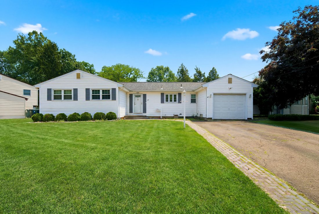 House in Hazlet, New Jersey, United States 1 - 18350312