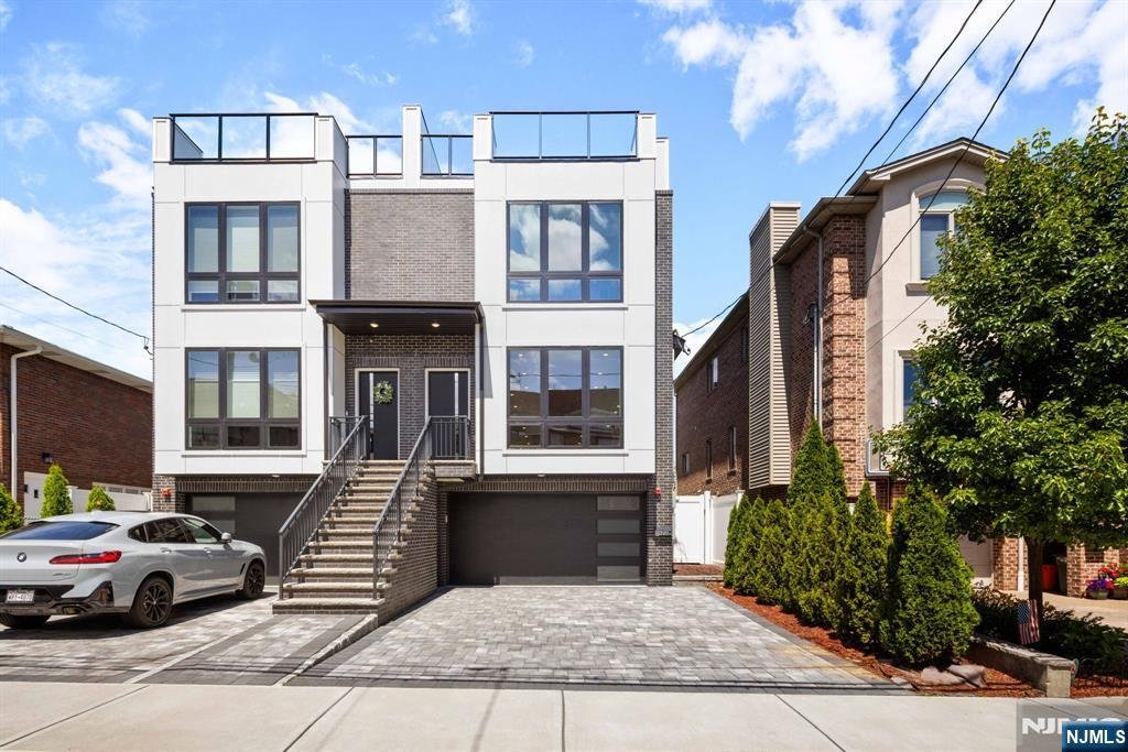 House in Cliffside Park, New Jersey, United States 1 - 18350343