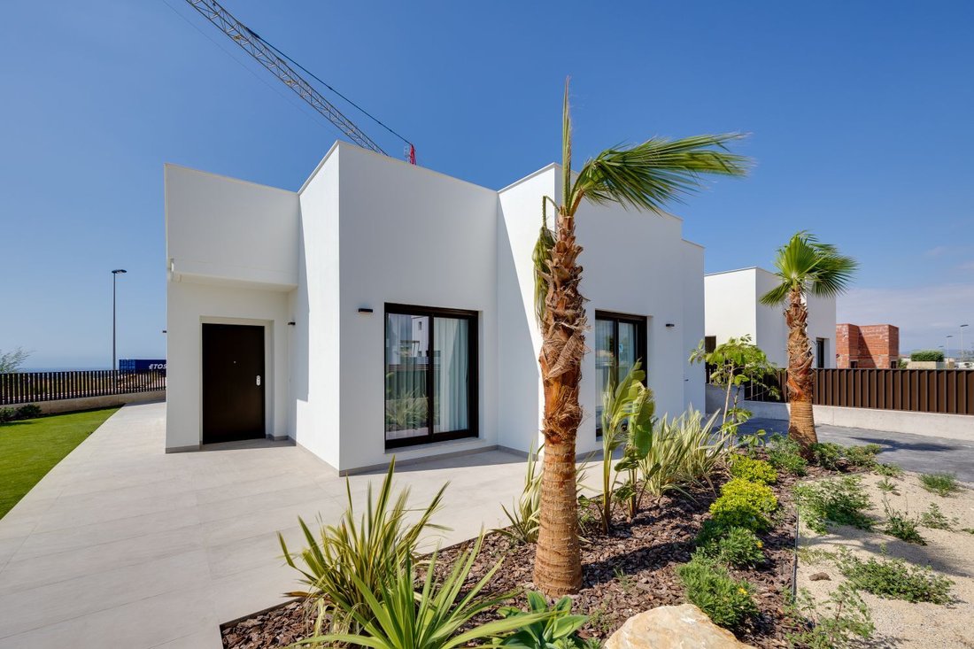 Chalet in Mutxamel, Valencian Community, Spain 1 - 18350369