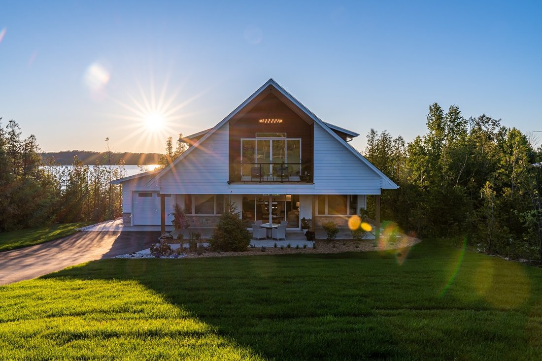 House in Wiarton, Ontario, Canada 1 - 18350506