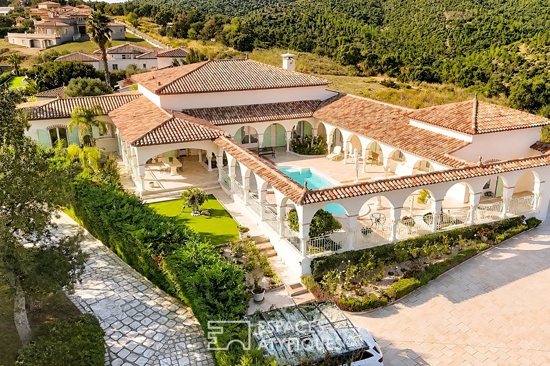 Villa in Les Issambres, Roquebrune-sur-Argens, France 1 - 18350688