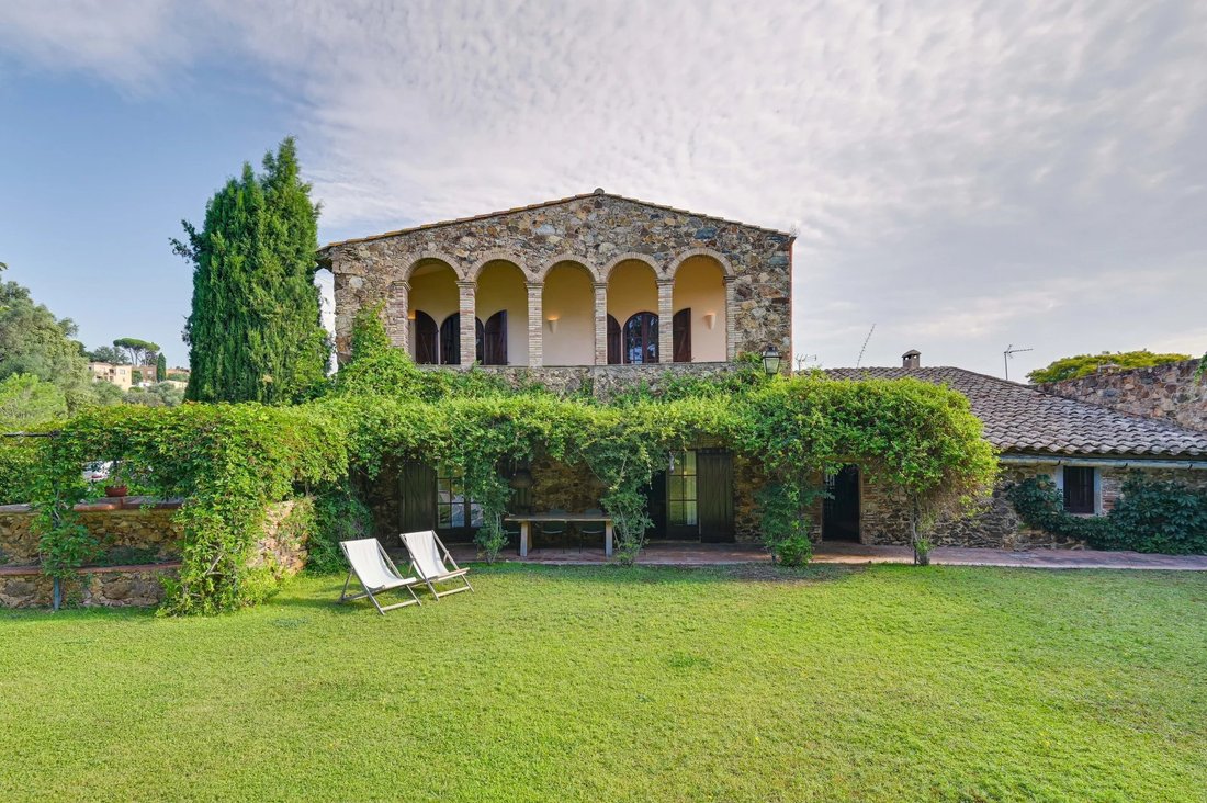 Maisons de campagne à Mont-ras, Catalogne, Espagne 1 - 18352205