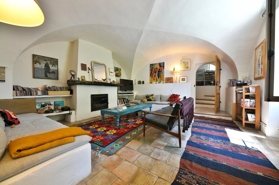 Estate in Uzès, Occitania, France 4 - 18355837