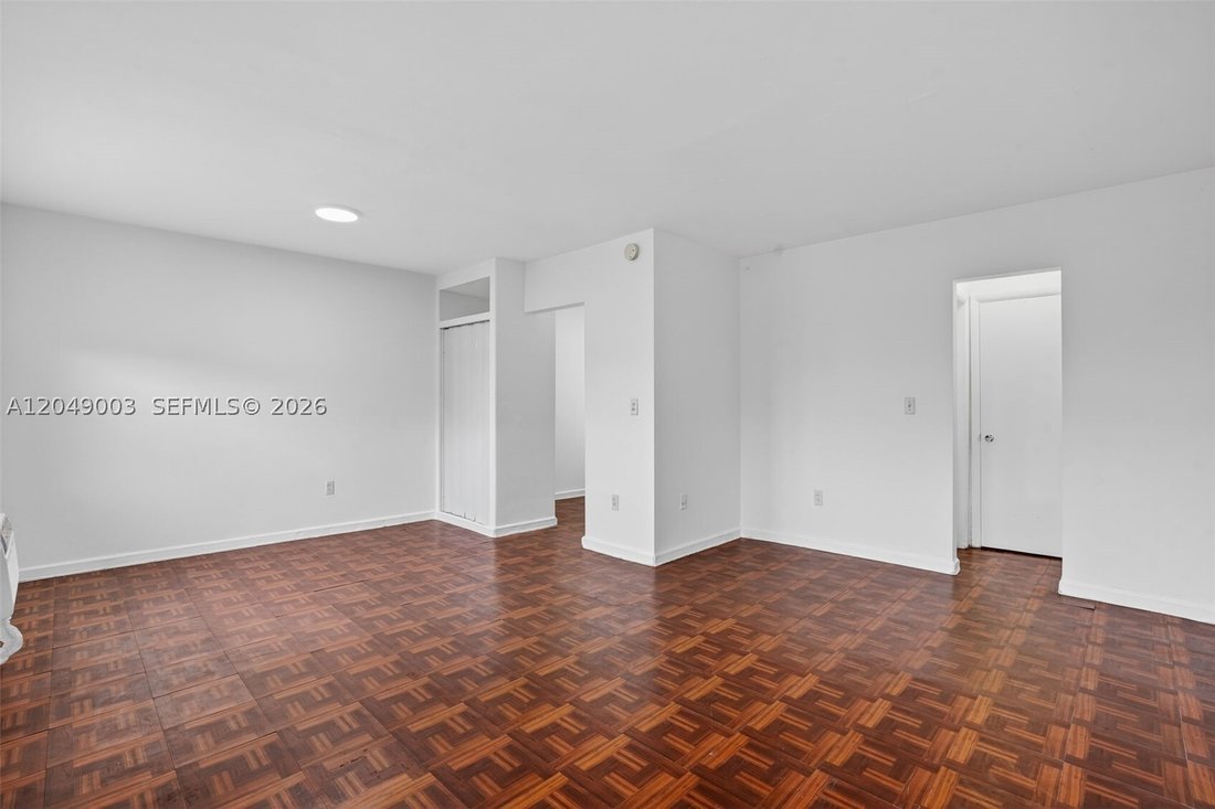Miami, Florida, United States 3 - 18354303
