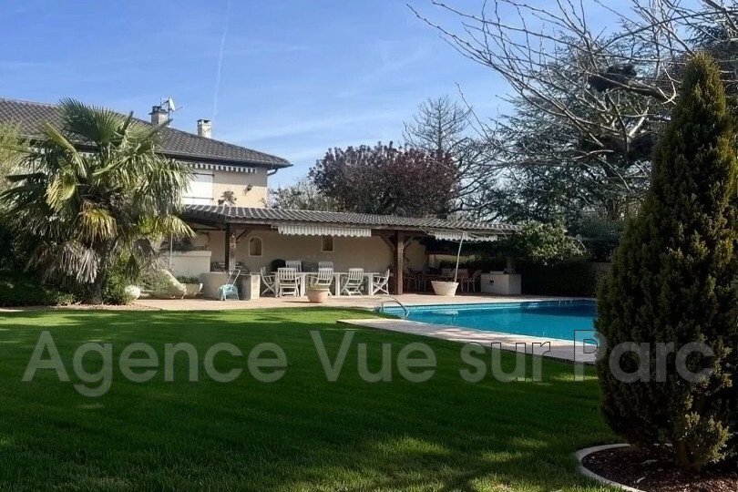 Villa in Sainte-Consorce, Auvergne-Rhône-Alpes, France 1 - 18352260