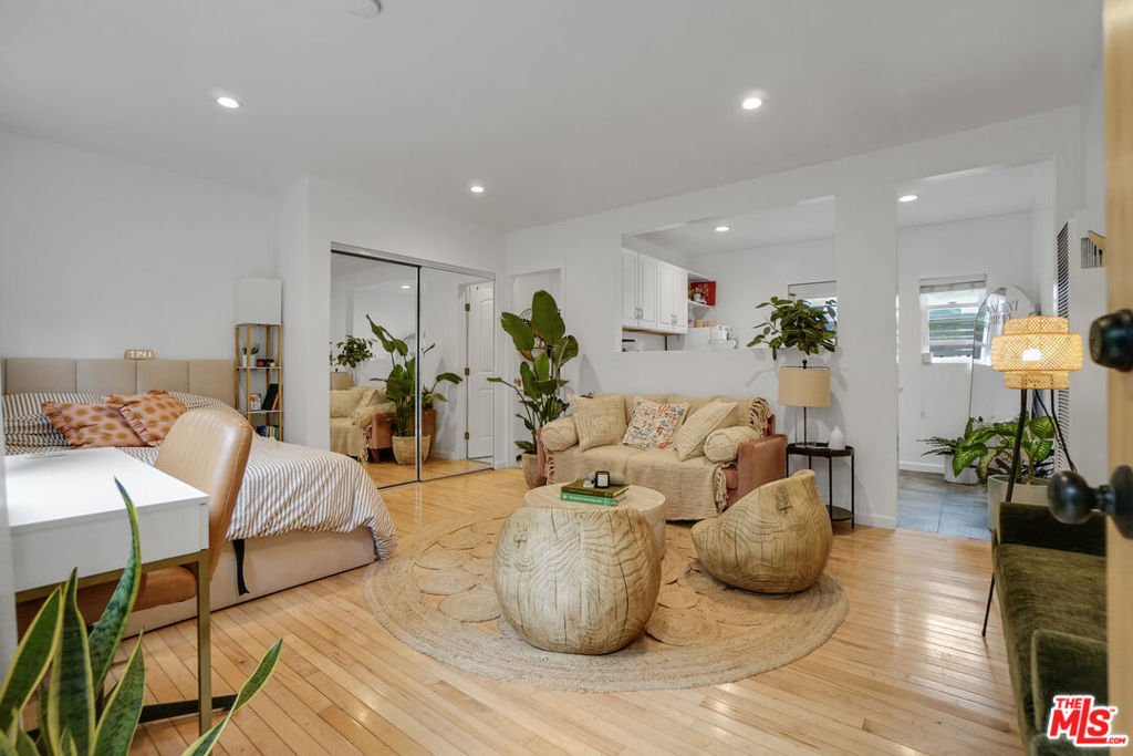 Los Angeles, California, United States 3 - 18354941