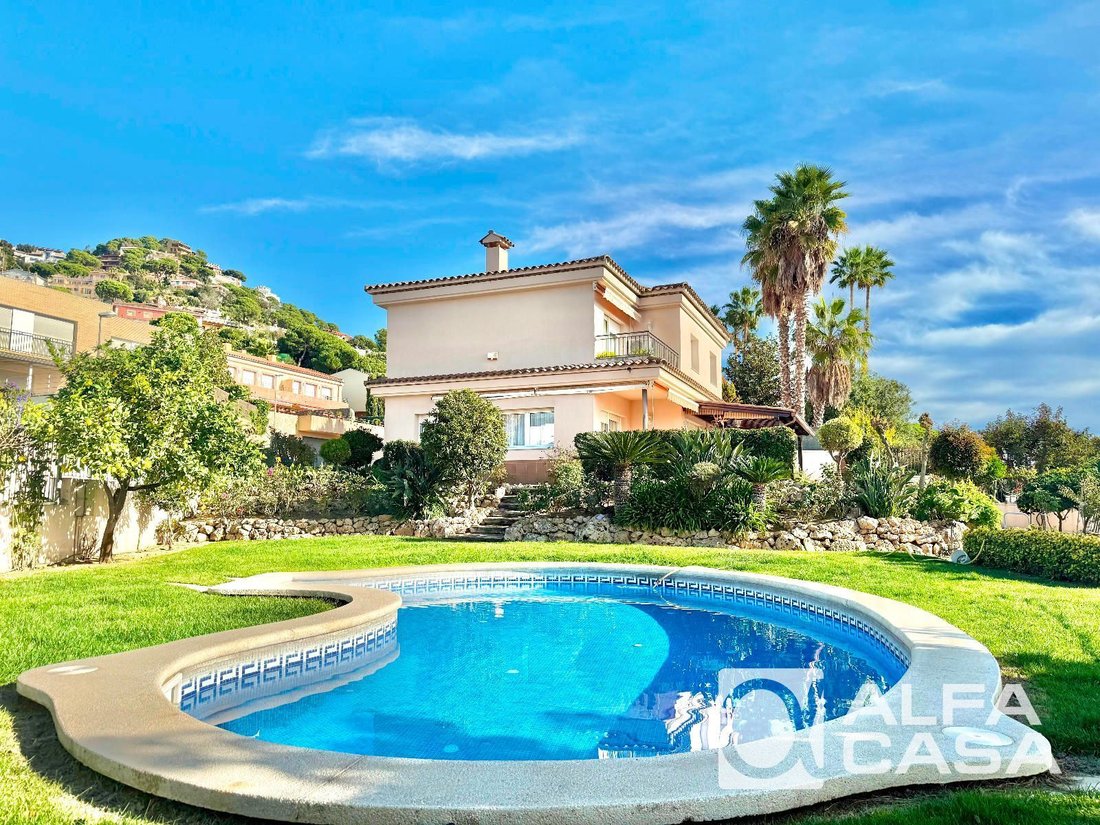 Chalet in Lloret de Mar, Catalonia, Spain 1 - 18351144