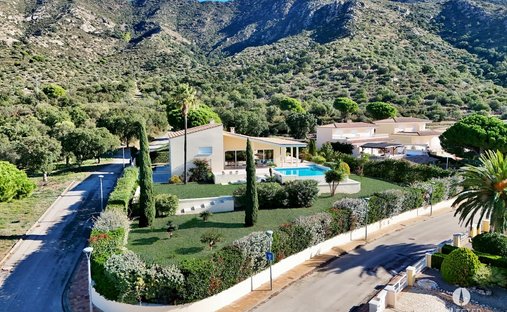Villa en Palau Sabardera, Cataluña, España 1
