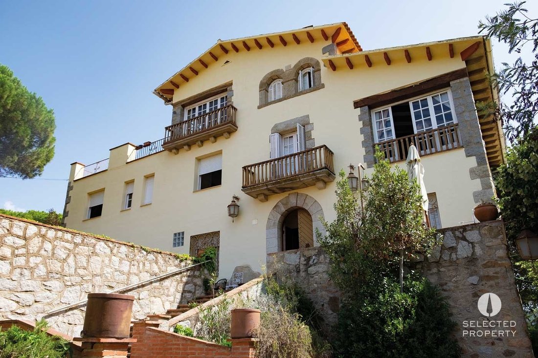 Estate in Montornes del Valles, Catalonia, Spain 1 - 18351398