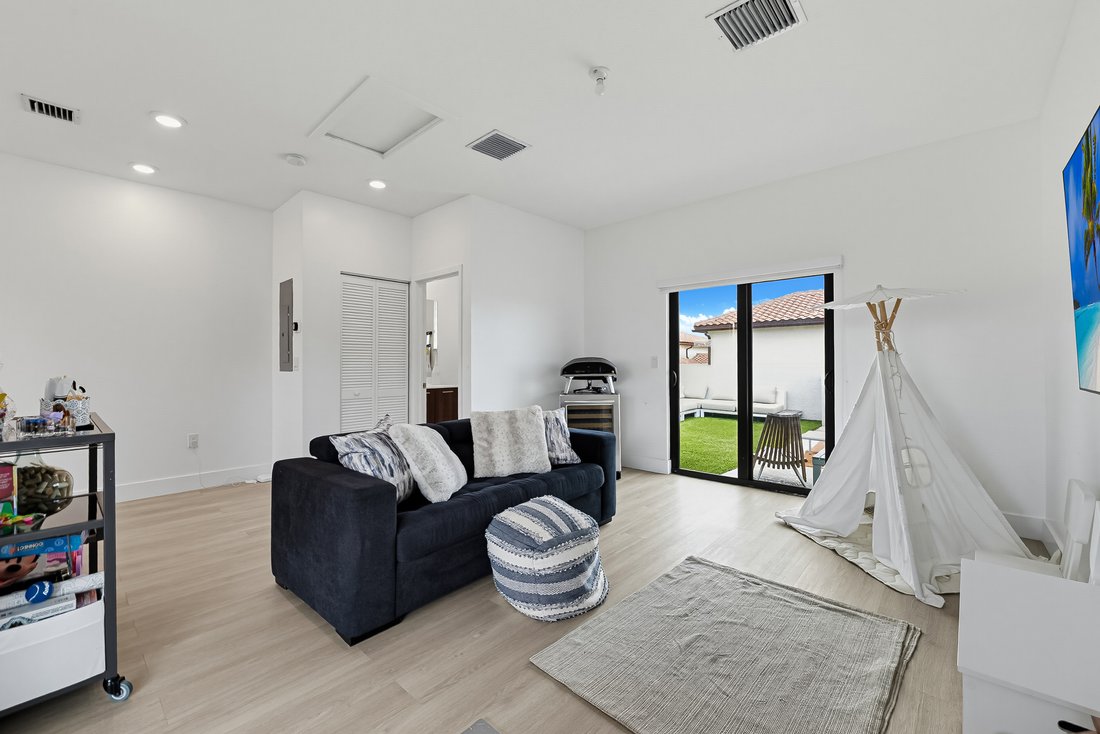 House in Miami Springs, Florida, United States 5 - 18353014