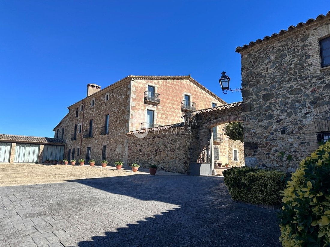 House in Celra, Catalonia, Spain 4 - 18351653