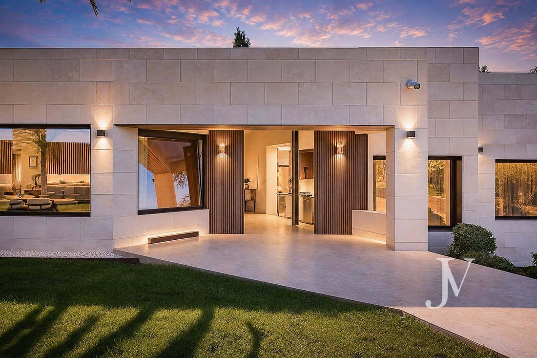 Villa in Fuencarral-El Pardo, Madrid, Spanien 2 - 18355802
