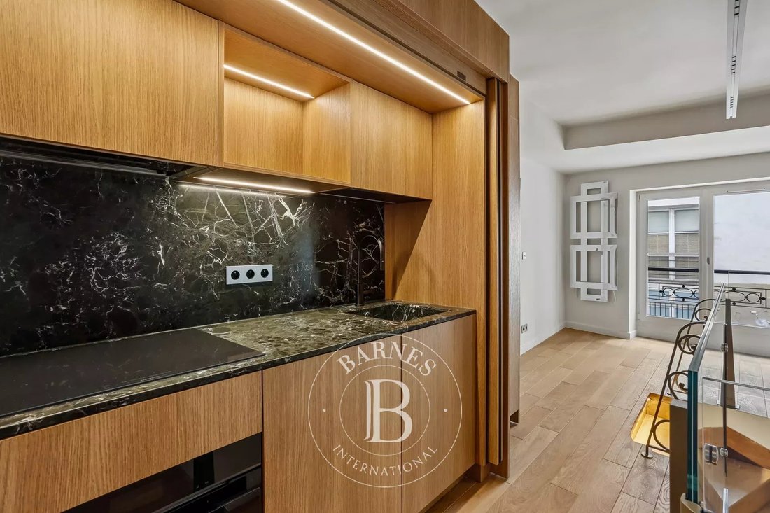 Apartment in Saint Thomas d'Aquin, Paris 7e Arrondissement, Paris 4 - 18350884