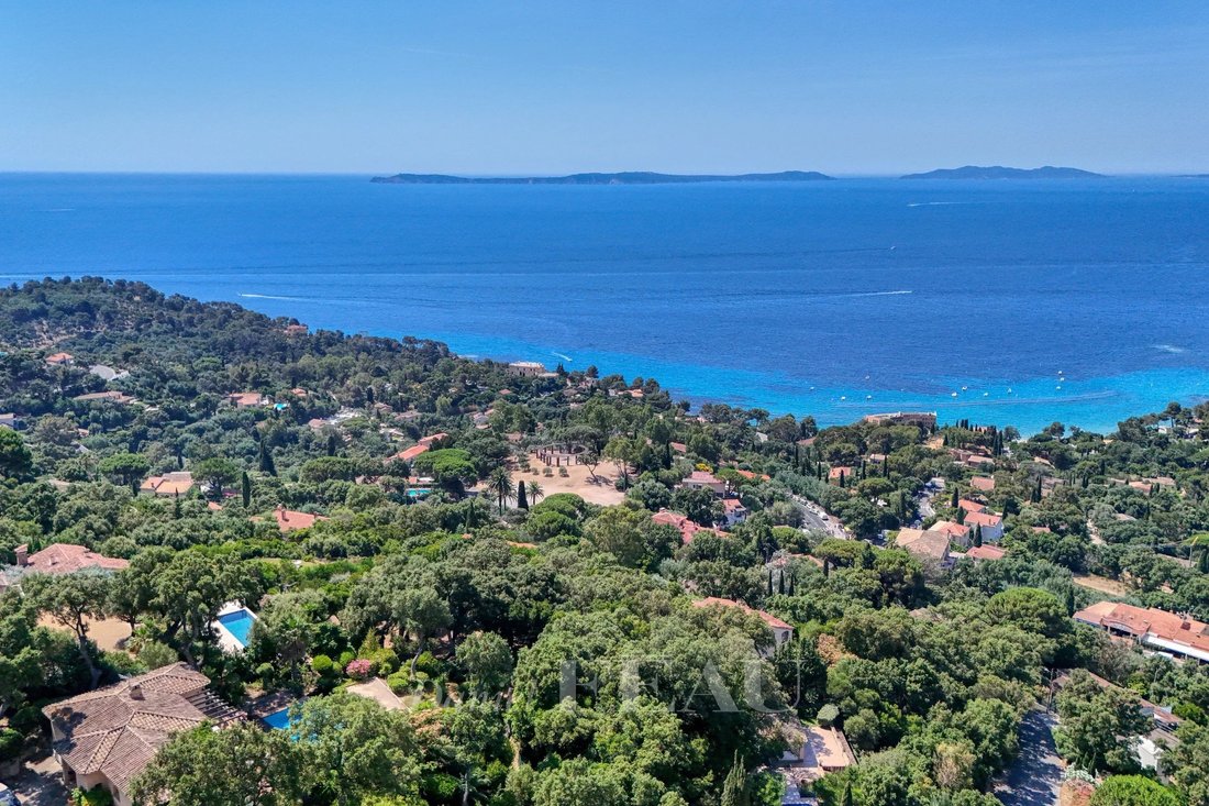 Villa in Rayol-Canadel-sur-Mer, Provence-Alpes-Côte d'Azur, France 2 - 17684329