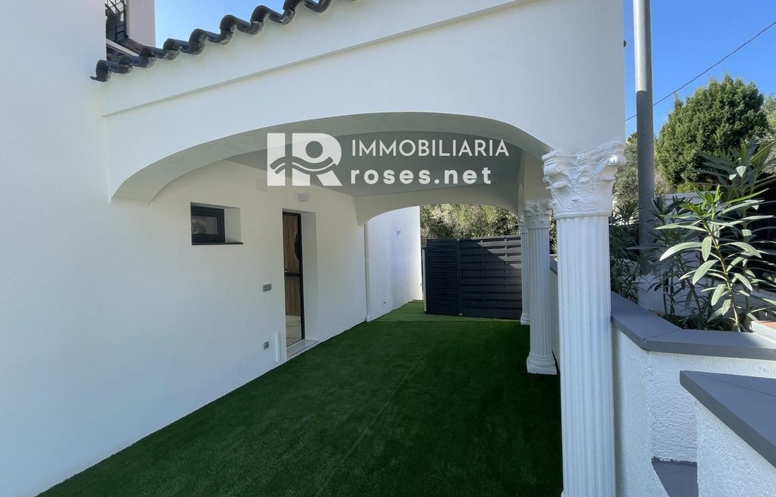 Villa in Roses, Catalonia, Spain 3 - 18351562