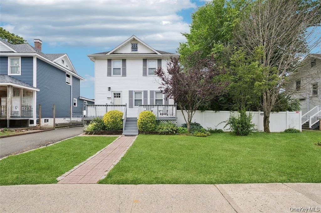 House in Babylon, New York, United States 1 - 18355522