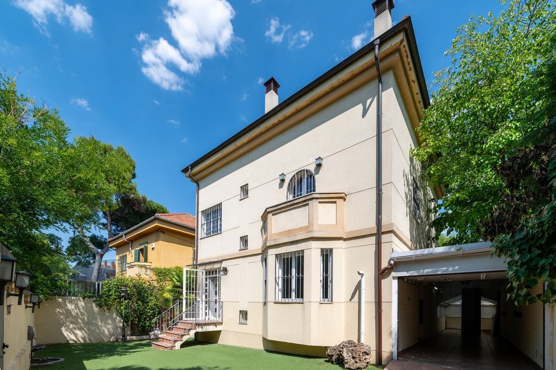 Villa in Chamartín, Madrid, Spain 1 - 18352787