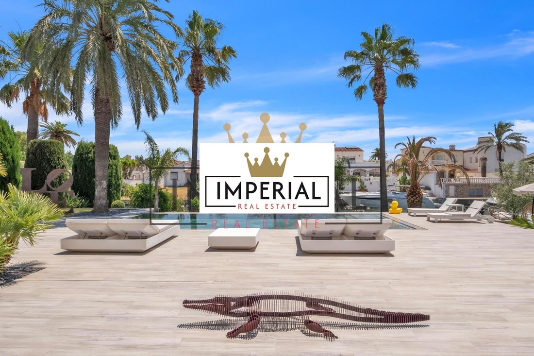 Villa in Empuriabrava, Catalonia, Spain 2 - 18351136