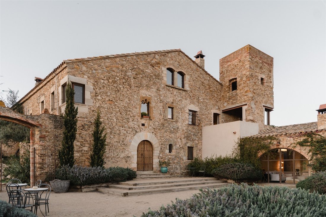 Country House in Quart, Catalonia, Spain 1 - 18351928