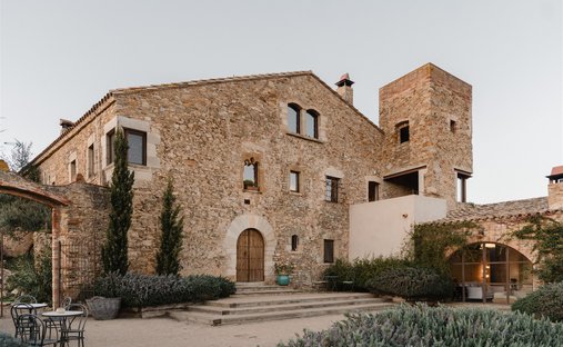 Landhaus in Quart, Katalonien, Spanien 1