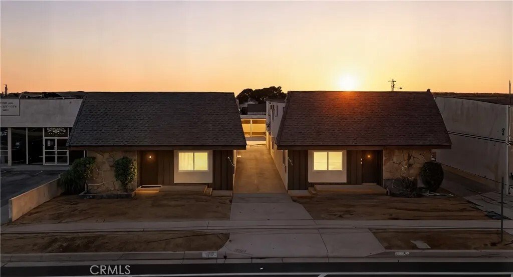 Downey, California, United States 4 - 16526714