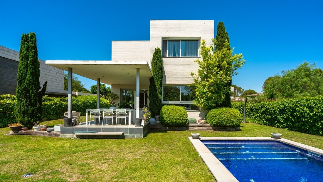Chalet in Girona, Catalonia, Spain 2 - 18352110