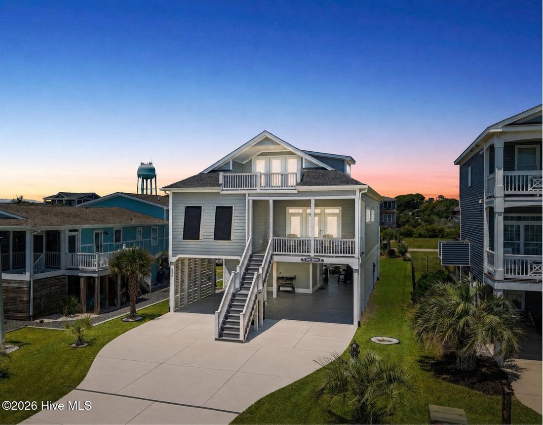House in Oak Island, North Carolina, United States 1 - 18352835
