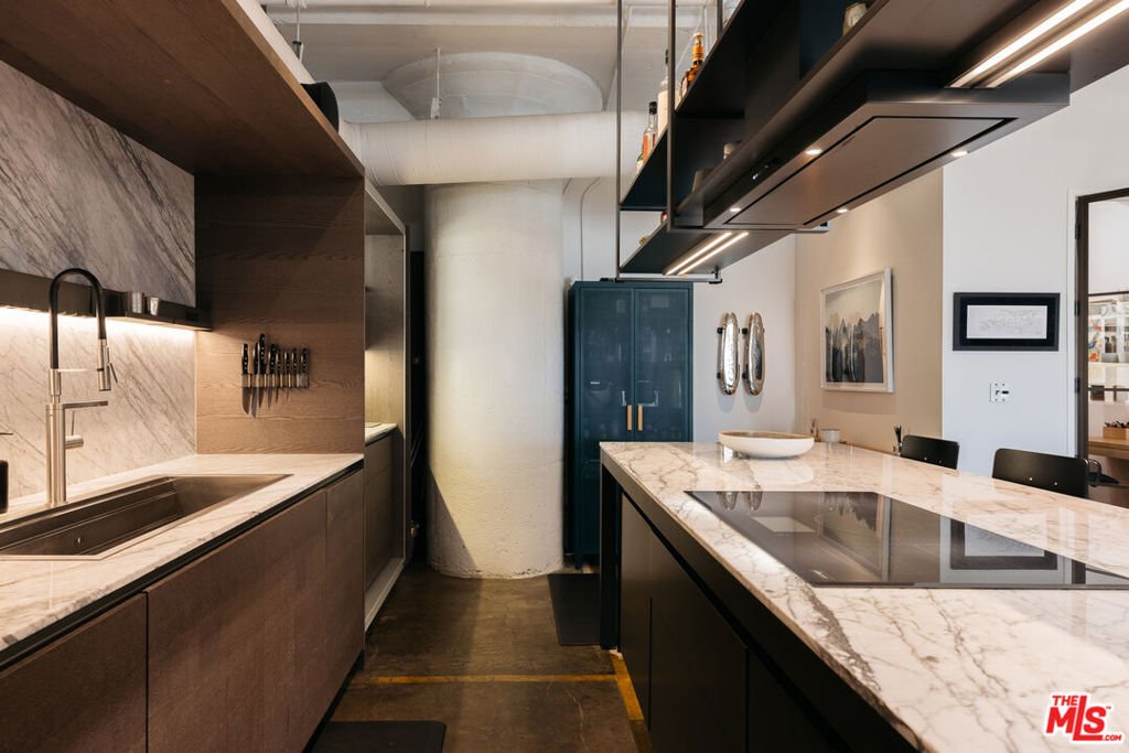 Condo in Los Angeles, California, United States 4 - 18354997