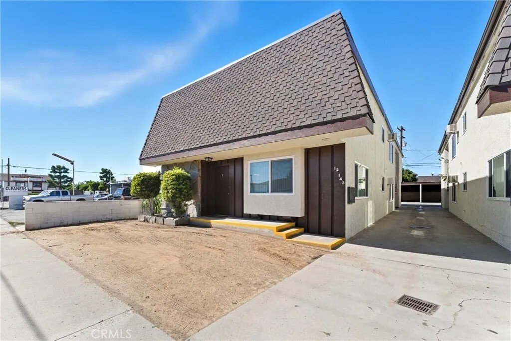 Downey, California, United States 3 - 16526714