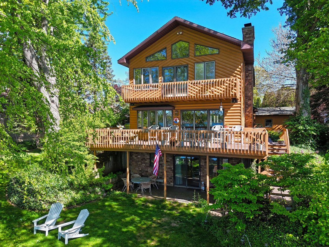 House in Dowagiac, Michigan, United States 1 - 18356406