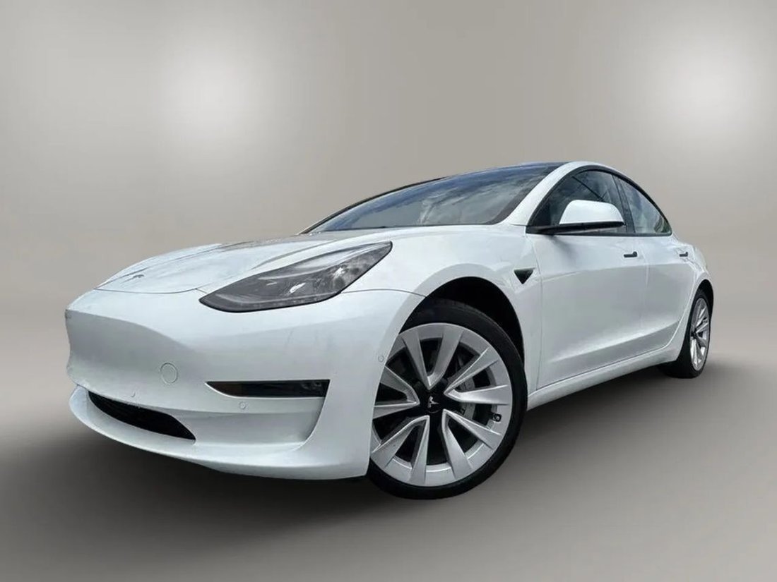Sedan in Riverside, CA, United States 1 - 18347539