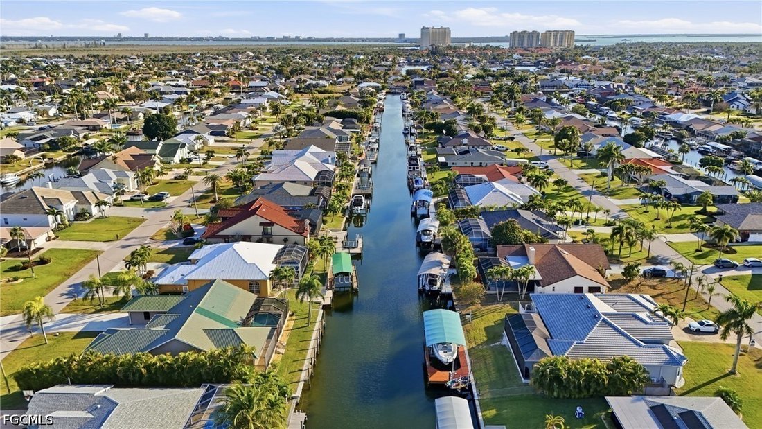 House in Cape Coral, Florida, United States 2 - 18354011