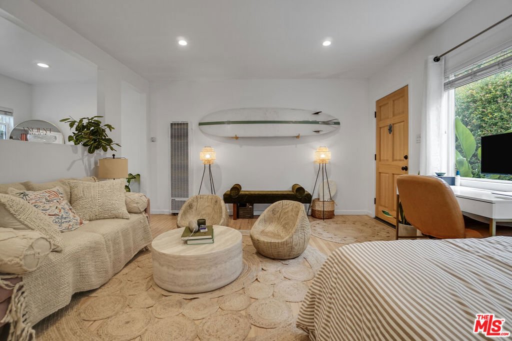 Los Angeles, California, United States 5 - 18354941