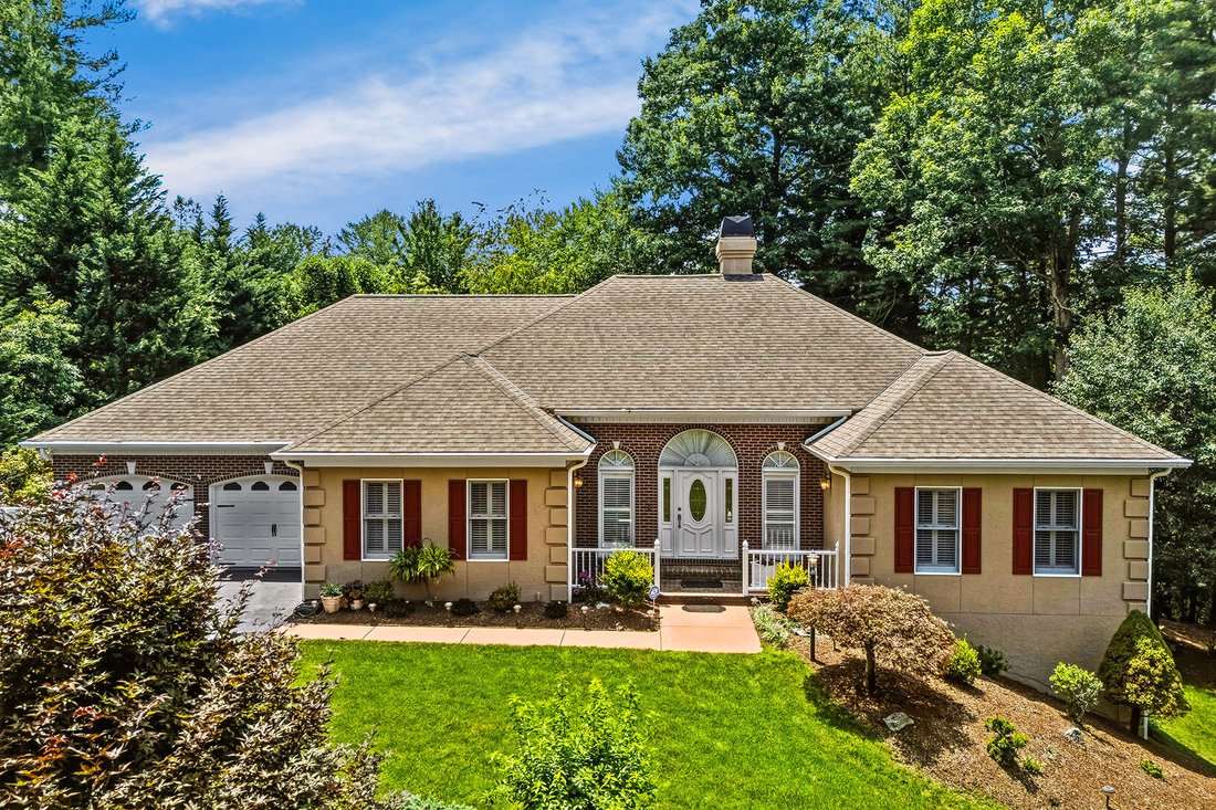 House in Laurel Park, North Carolina, United States 1 - 18352472