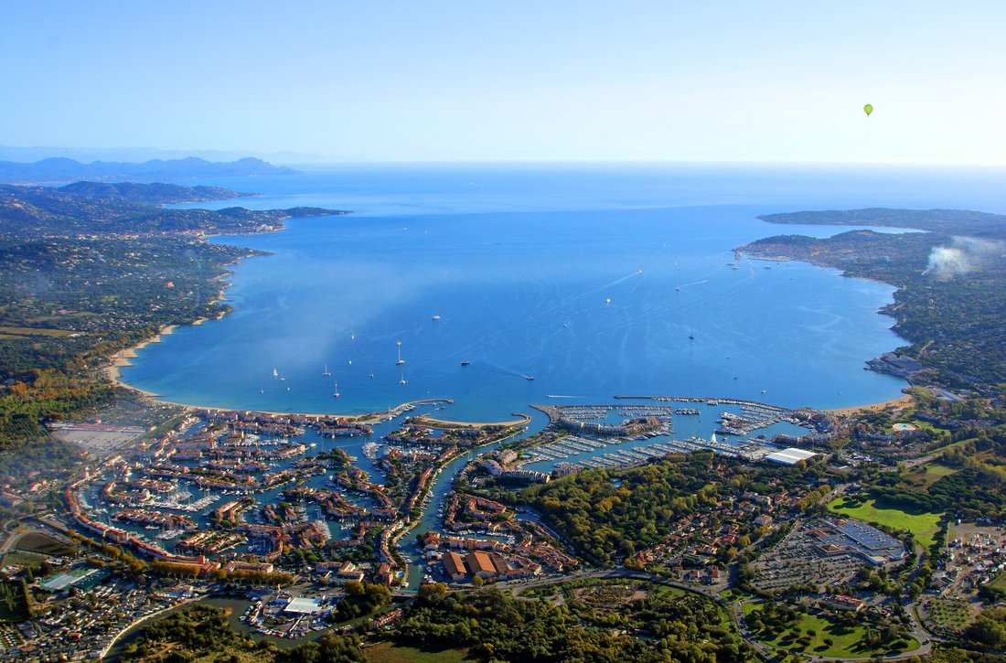 Land in Grimaud, Provence-Alpes-Côte d'Azur, France 1 - 18354195
