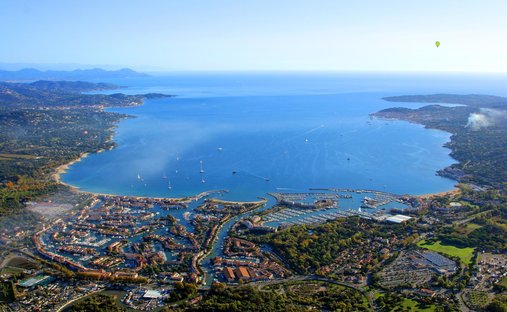 Land in Grimaud, Provence-Alpes-Côte d'Azur, France 1