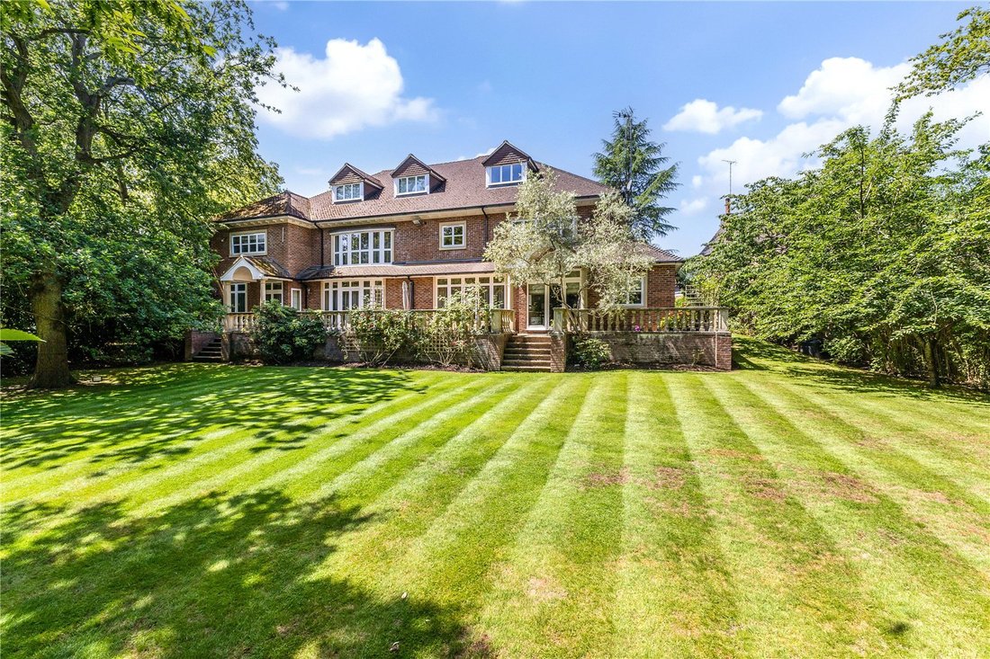 House in Ducks Hill, Hillingdon, England 2 - 18352194