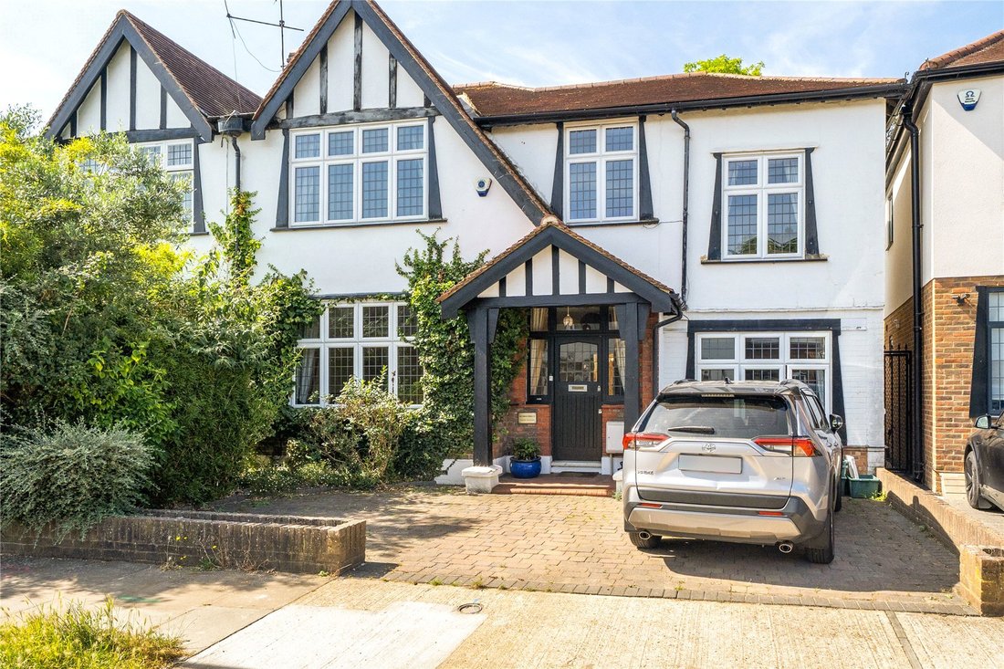 House in Surbiton, Royal Borough of Kingston upon Thames, England 1 - 18353570