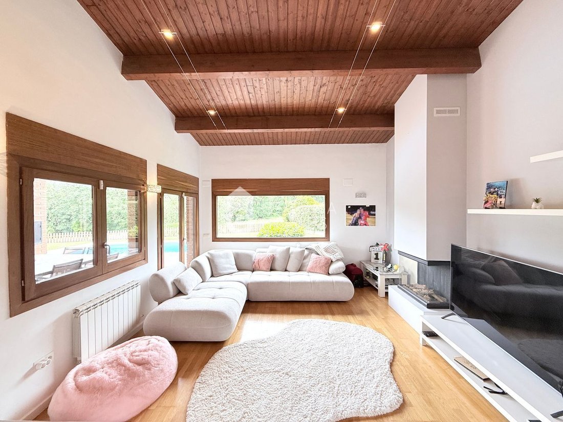 Villa in Sant Julia de Ramis (District), Sant Julia de Ramis, Spain 4 - 18351241
