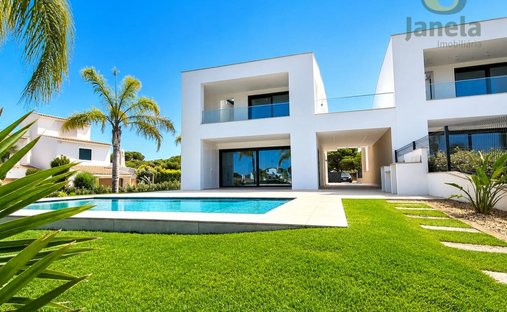House in Quarteira, Algarve, Portugal 1