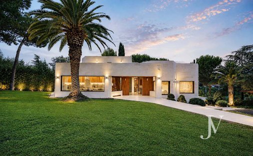 Villa in Fuencarral-El Pardo, Madrid, Spain 1