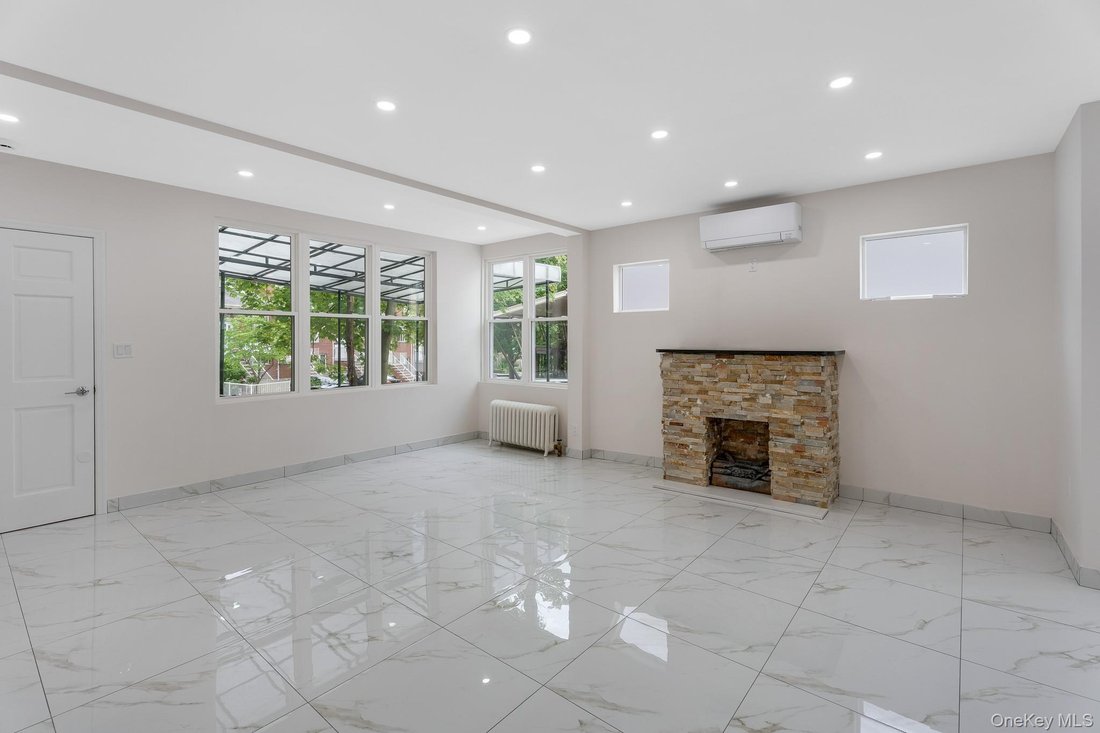 House in New York, New York, United States 3 - 18354901